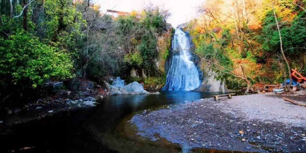 İzmir’de 86 basamaklı gizem! Bir kez gören yeniden geliyor: Gizli cennet aşıkların buluşma noktası oluyor 7